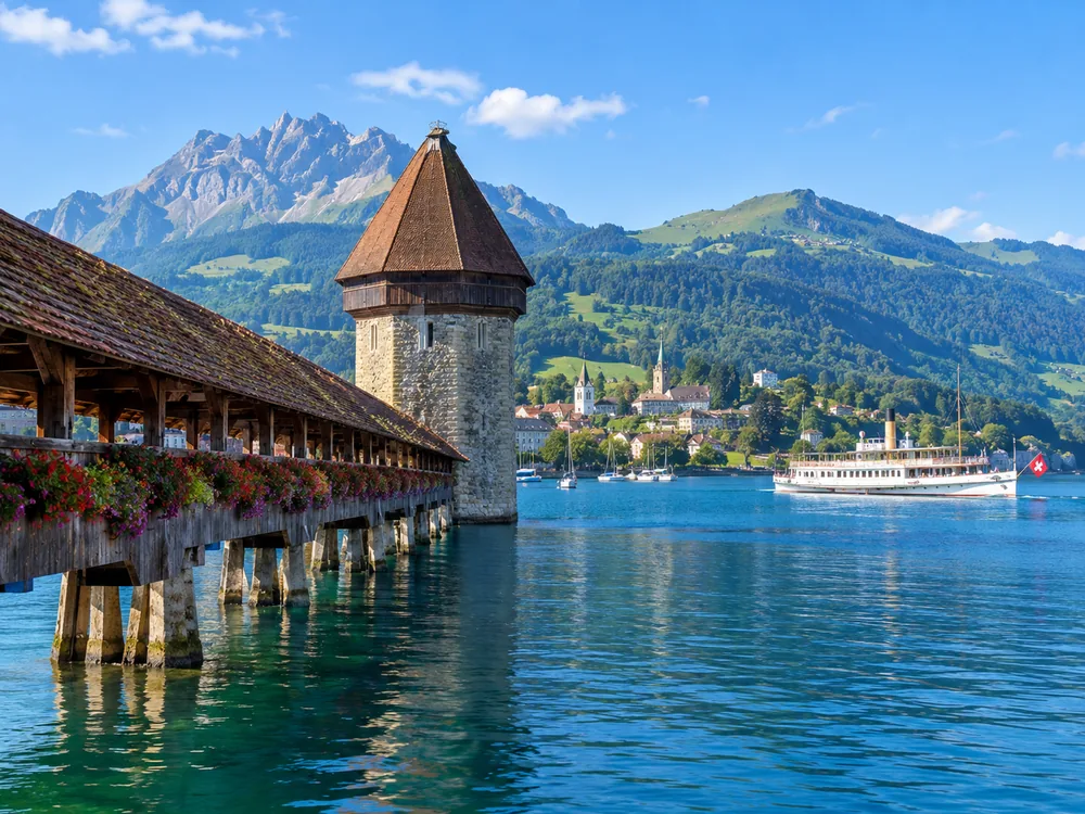 Old Town Walk + 1-Hour Lake Cruise